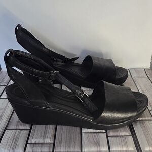 Black Crocs Wedge